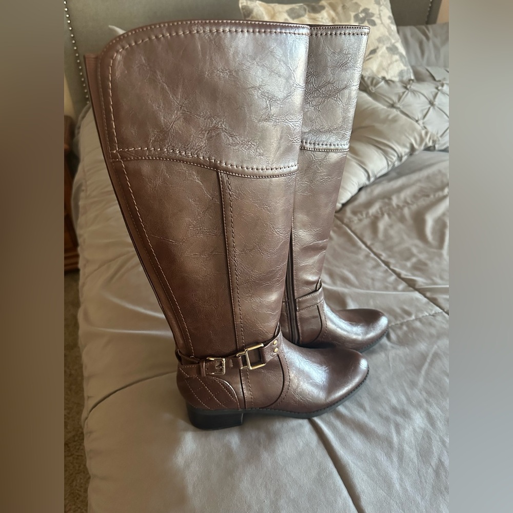 UNISA Brown Leather Knee-High Boots EUC - size 7.5m women’s